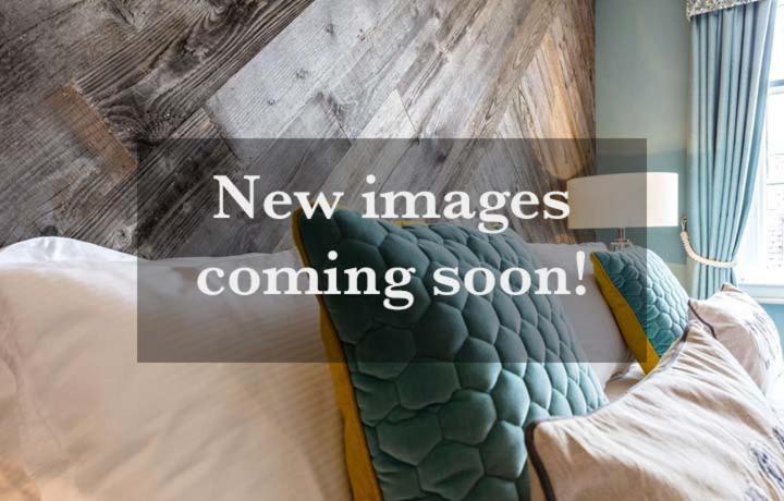 Crown Hotel Chertsey Exterior photo